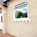 Cheerful One Bedroom Cottage With Parking Space.