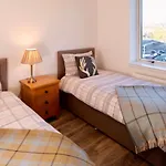 City Centre Apartment With Free Secure Underground Parking
