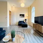 Duplex Apartment In Glasgow