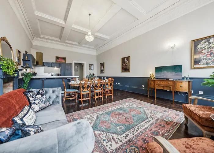 Grand 2 Bed West End Residence