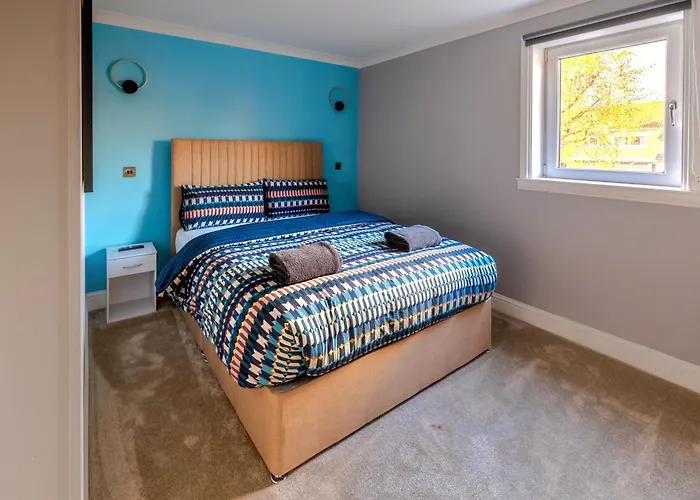 Cosy 4 Bedroom Home In Glasgow City - Free Parking