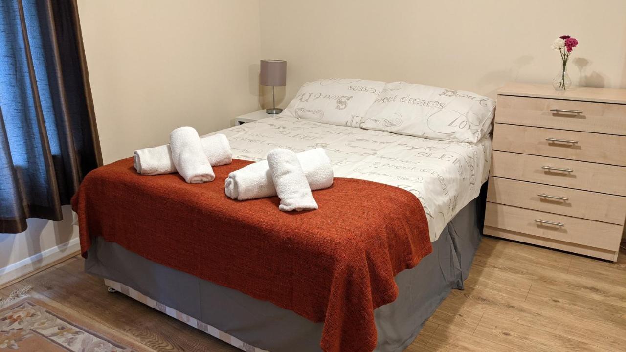 Charing Cross Apartment *