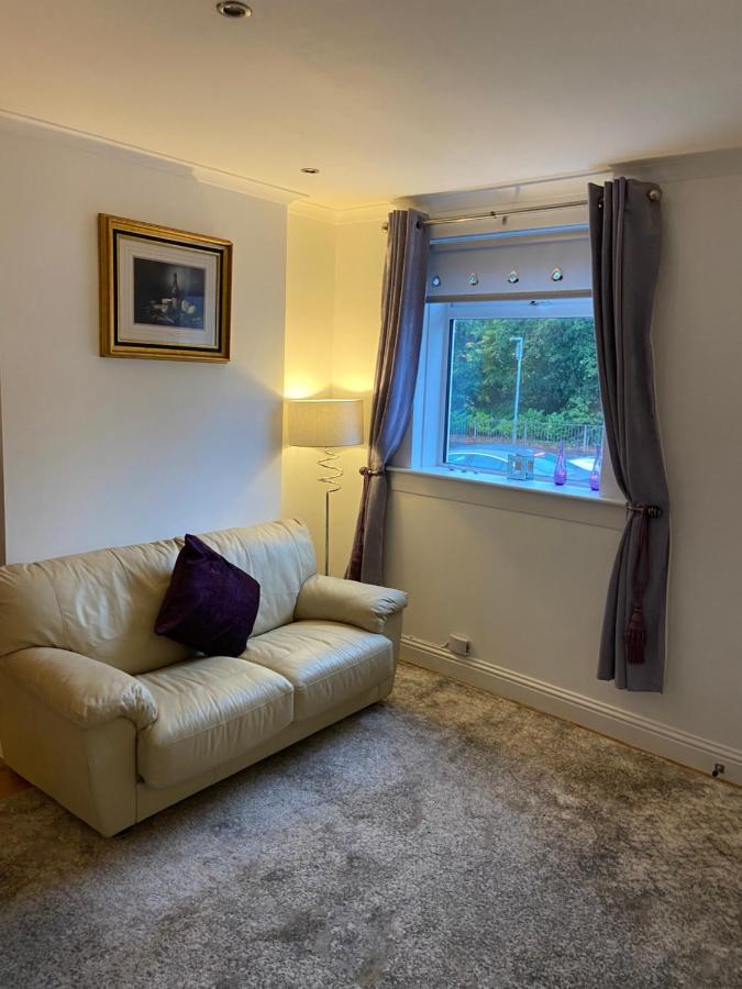 Cheerful One Bedroom With Parking Space. Glasgow