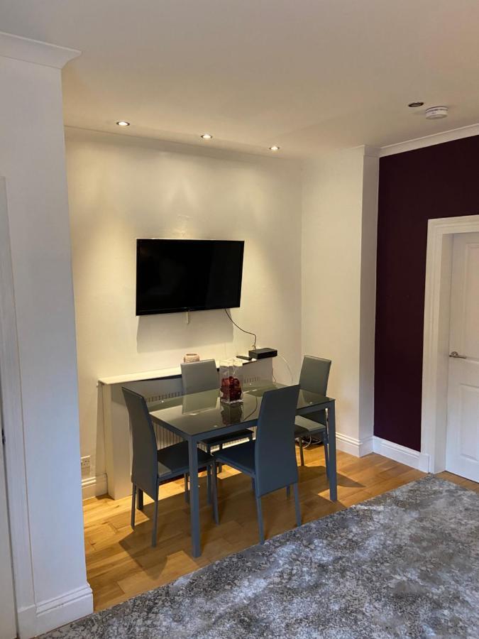 Cheerful One Bedroom With Parking Space. Glasgow