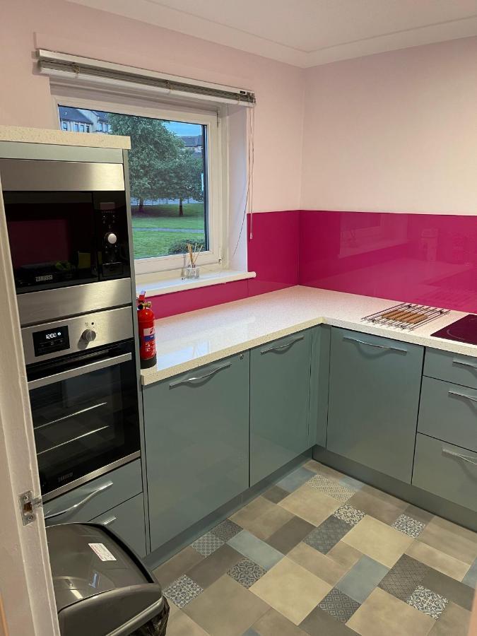 2 Bed Contemporary Free Parking Netflix Sleeps 4 Apartment Glasgow