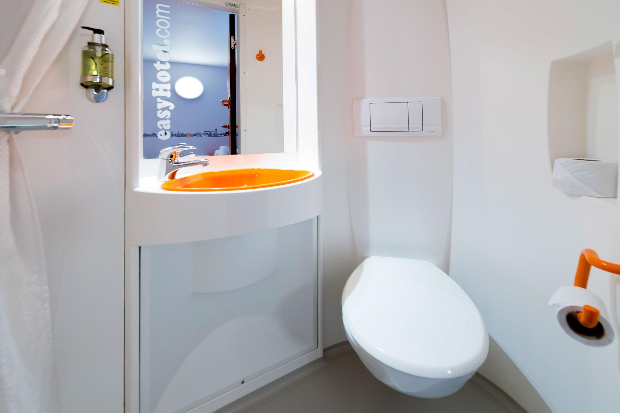 Easyhotel