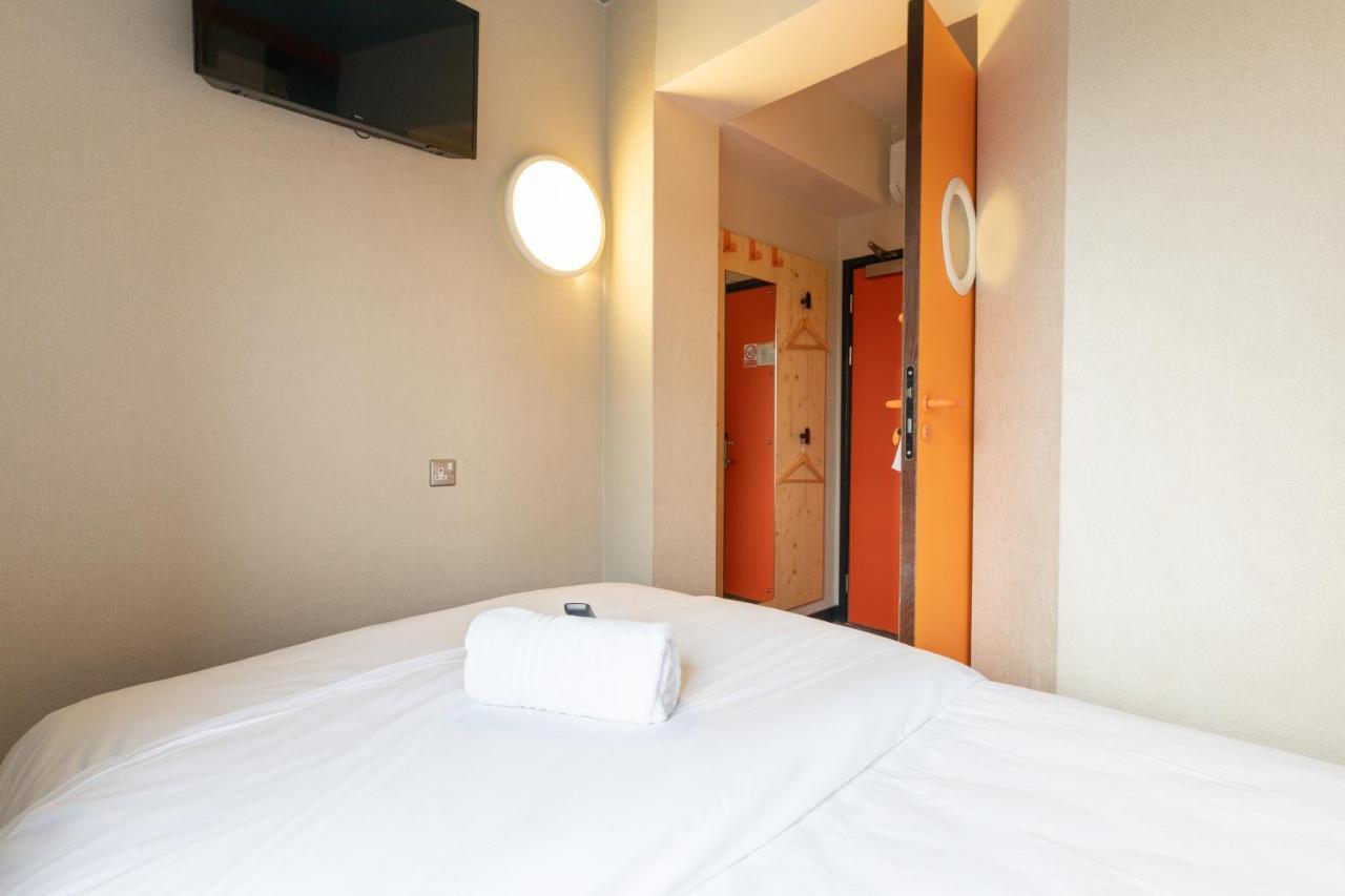 Easyhotel 2*