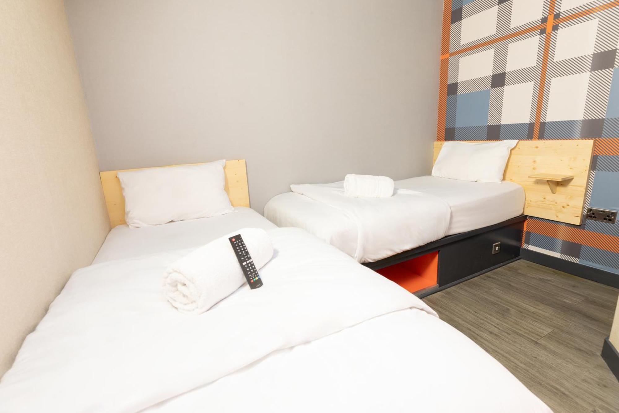 Easyhotel 2*