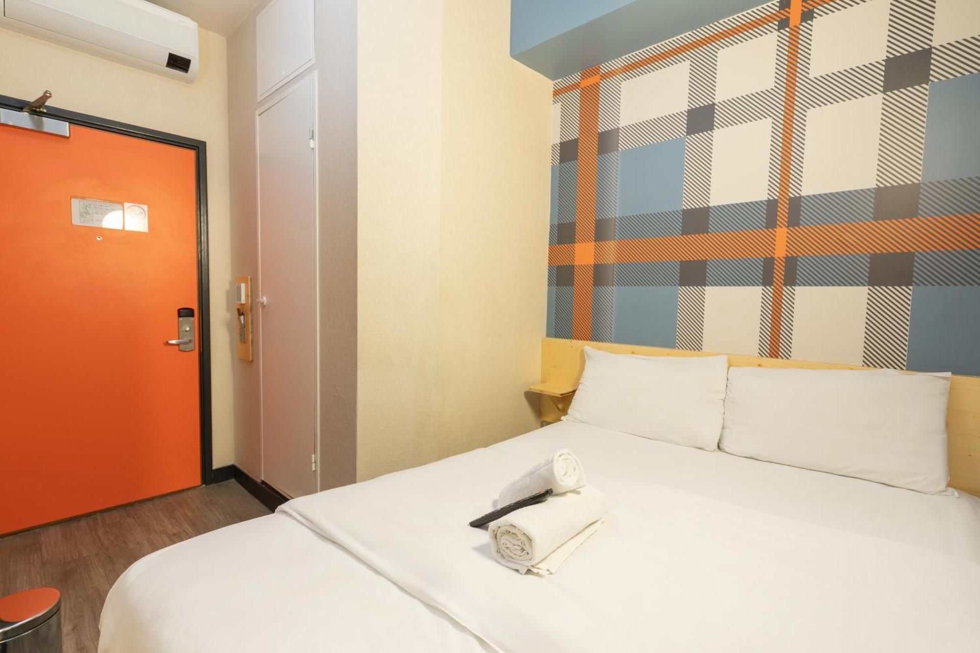 Easyhotel 2*