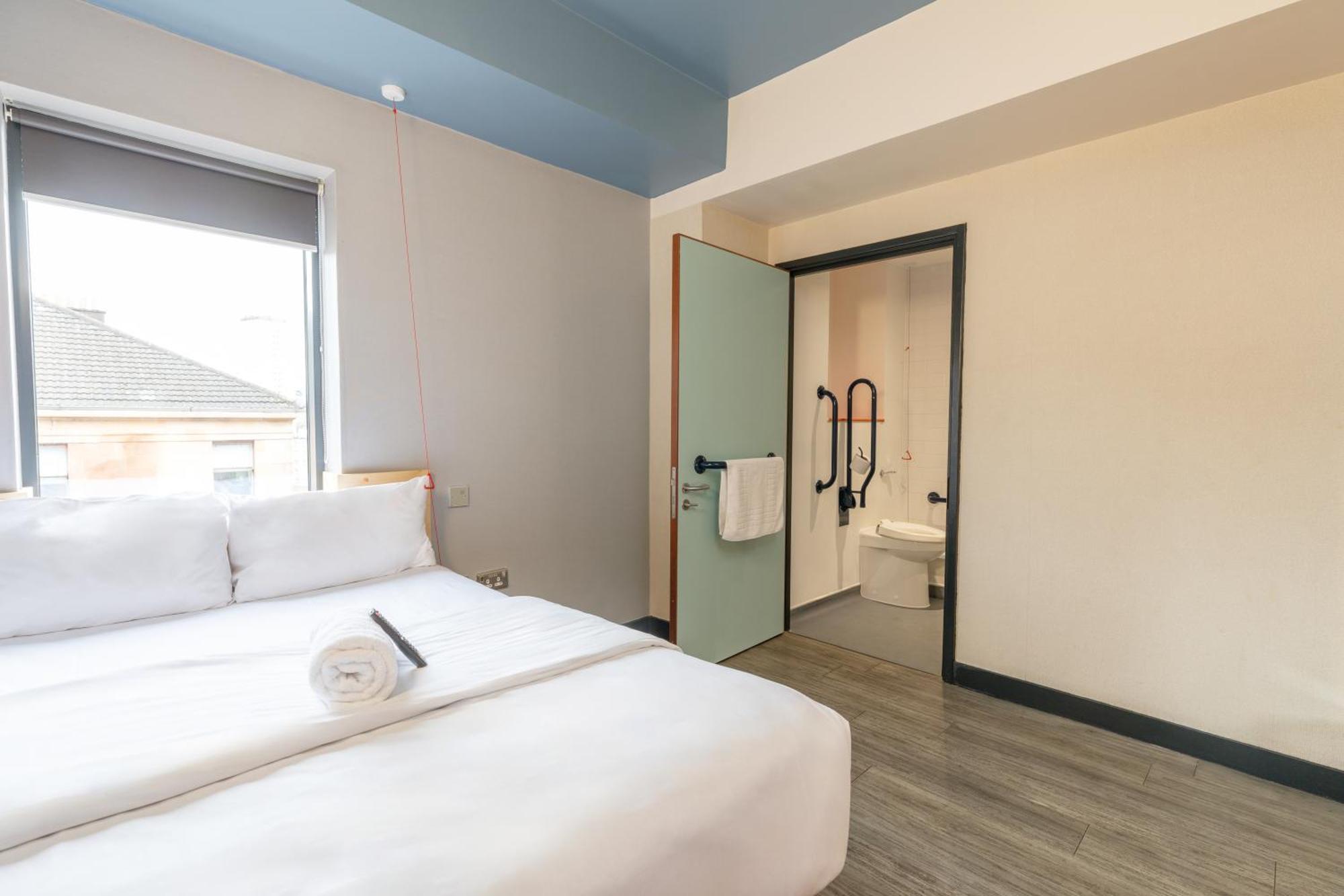 Easyhotel