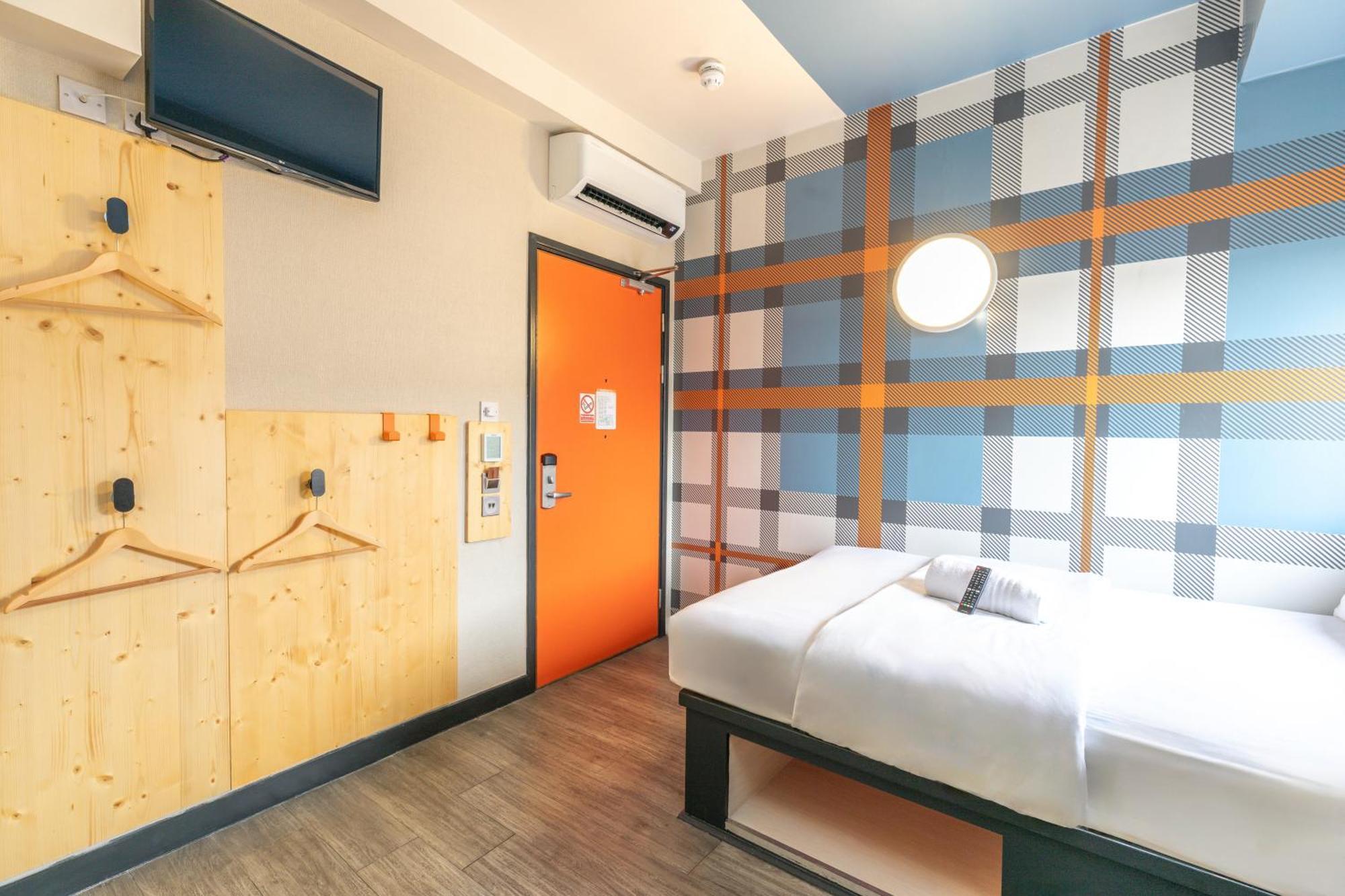 Easyhotel