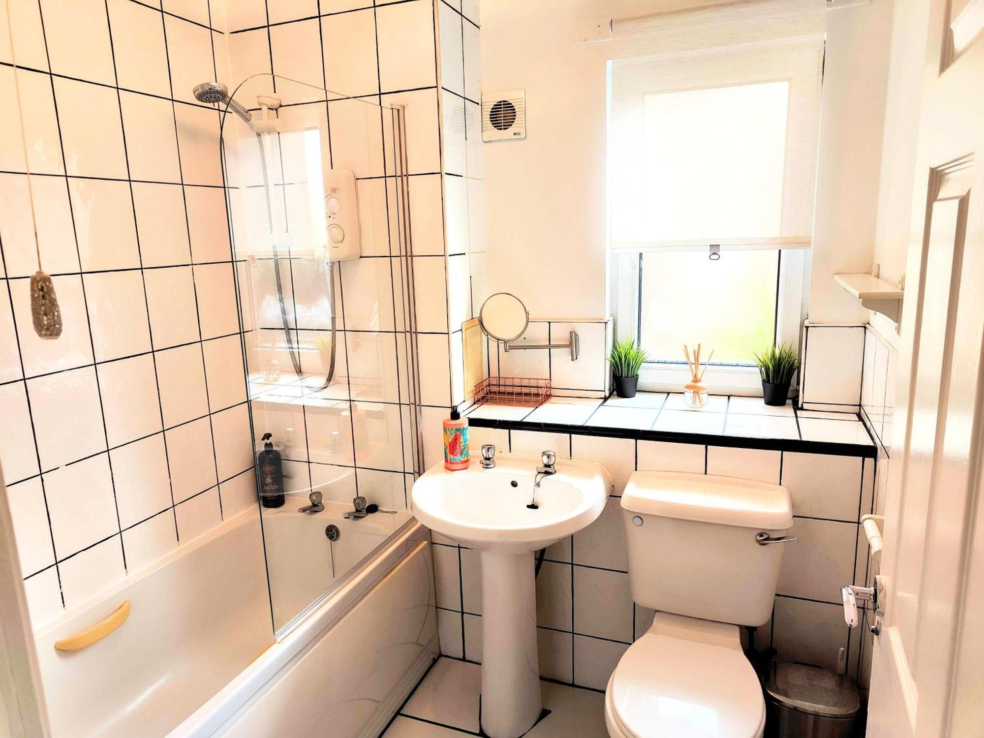 La Casita, Quarry - 2 Bedroom Entire With Free Parking * Glasgow