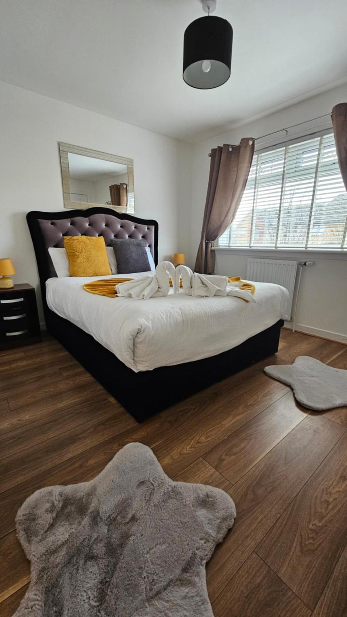 Holiday home Silverburn New House With Free Parking And Garden *