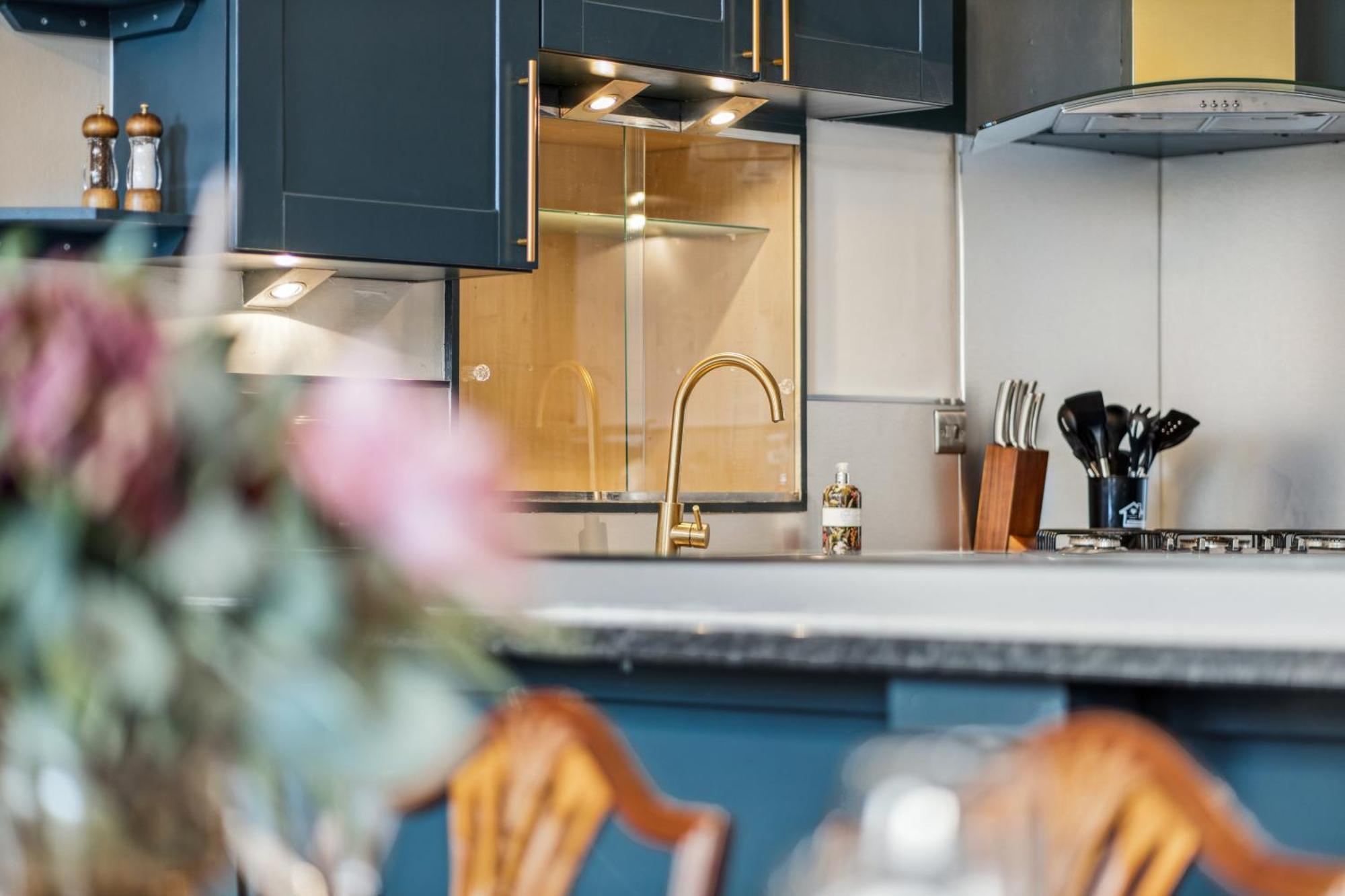 Grand 2 Bed West End Apartment *