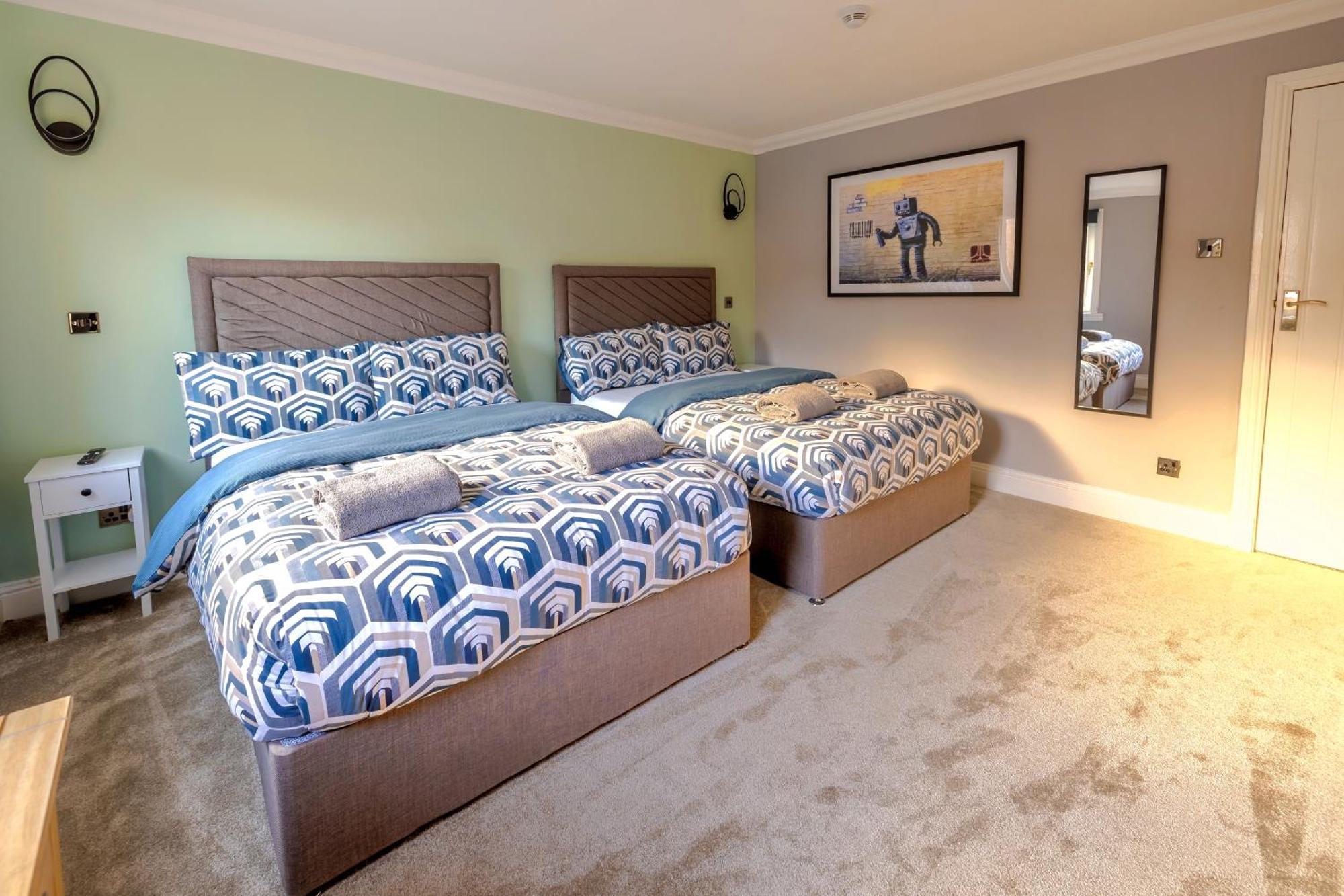 Holiday home Cosy 4 Bedroom In - Free Parking *