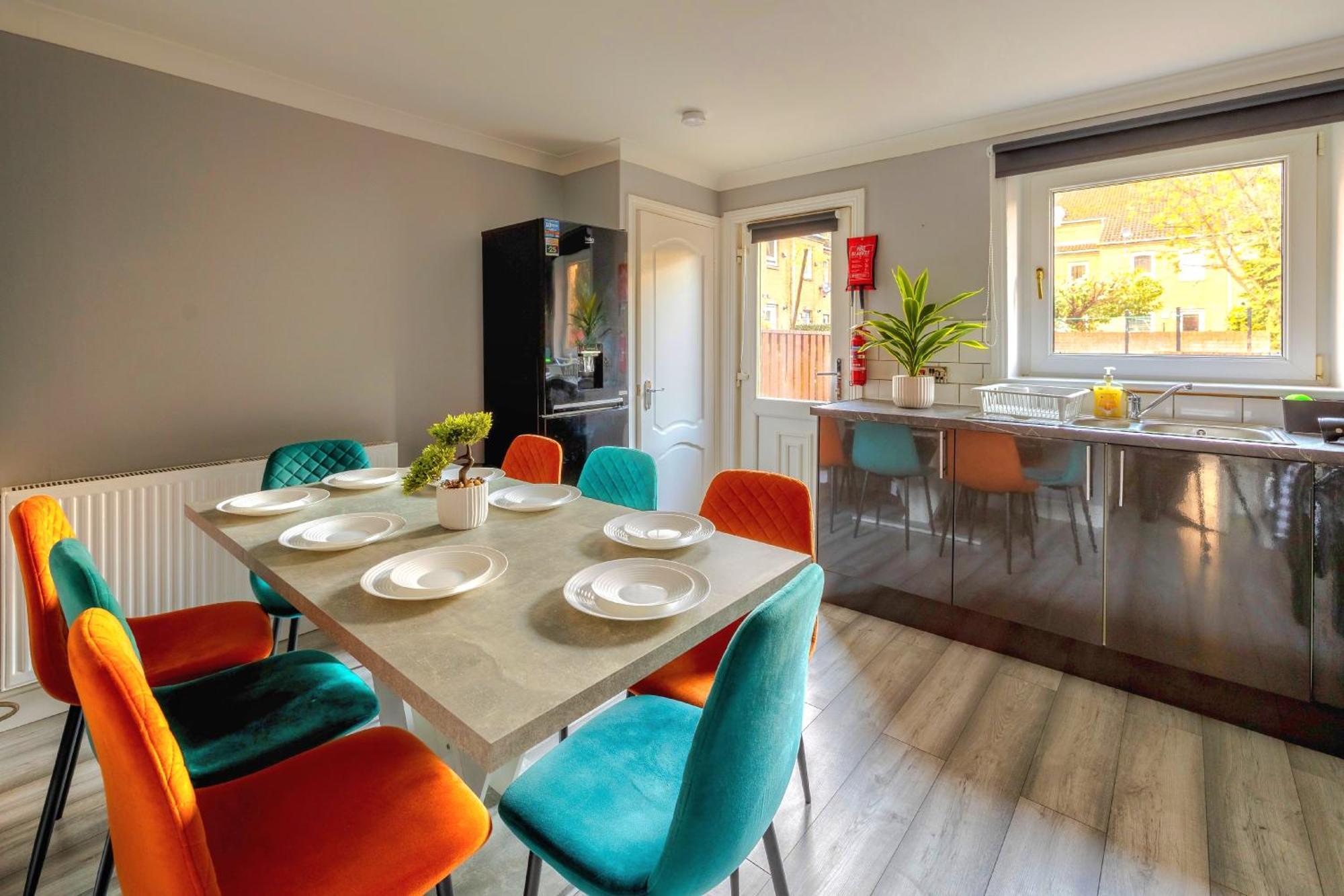 Holiday home Cosy 4 Bedroom In - Free Parking