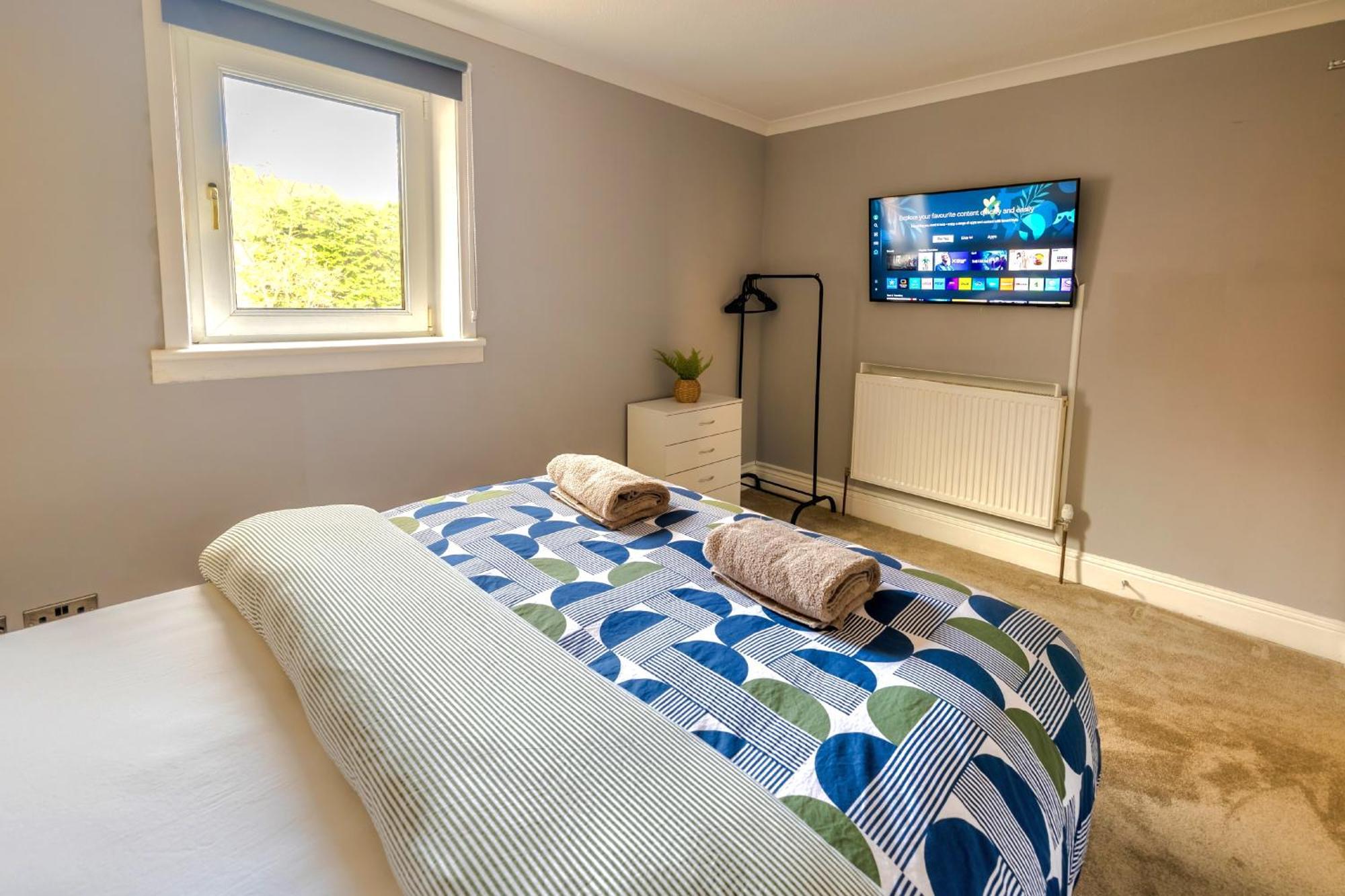 Cosy 4 Bedroom In - Free Parking * Glasgow