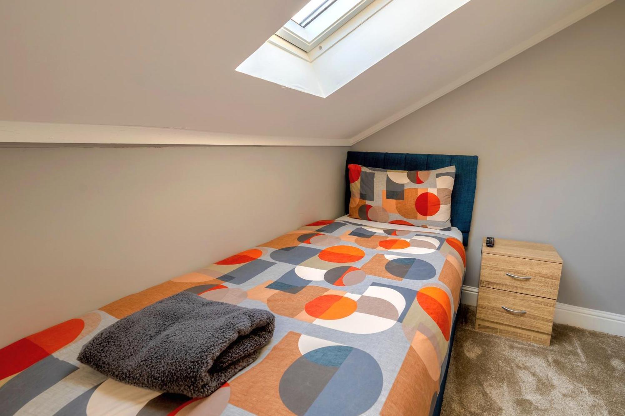 Cosy 4 Bedroom In - Free Parking Holiday home Glasgow