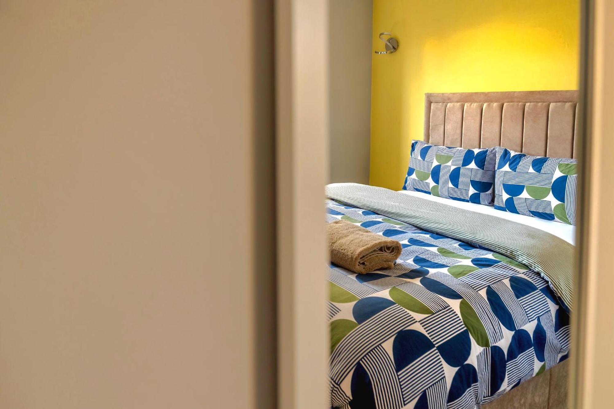 Cosy 4 Bedroom In - Free Parking Glasgow