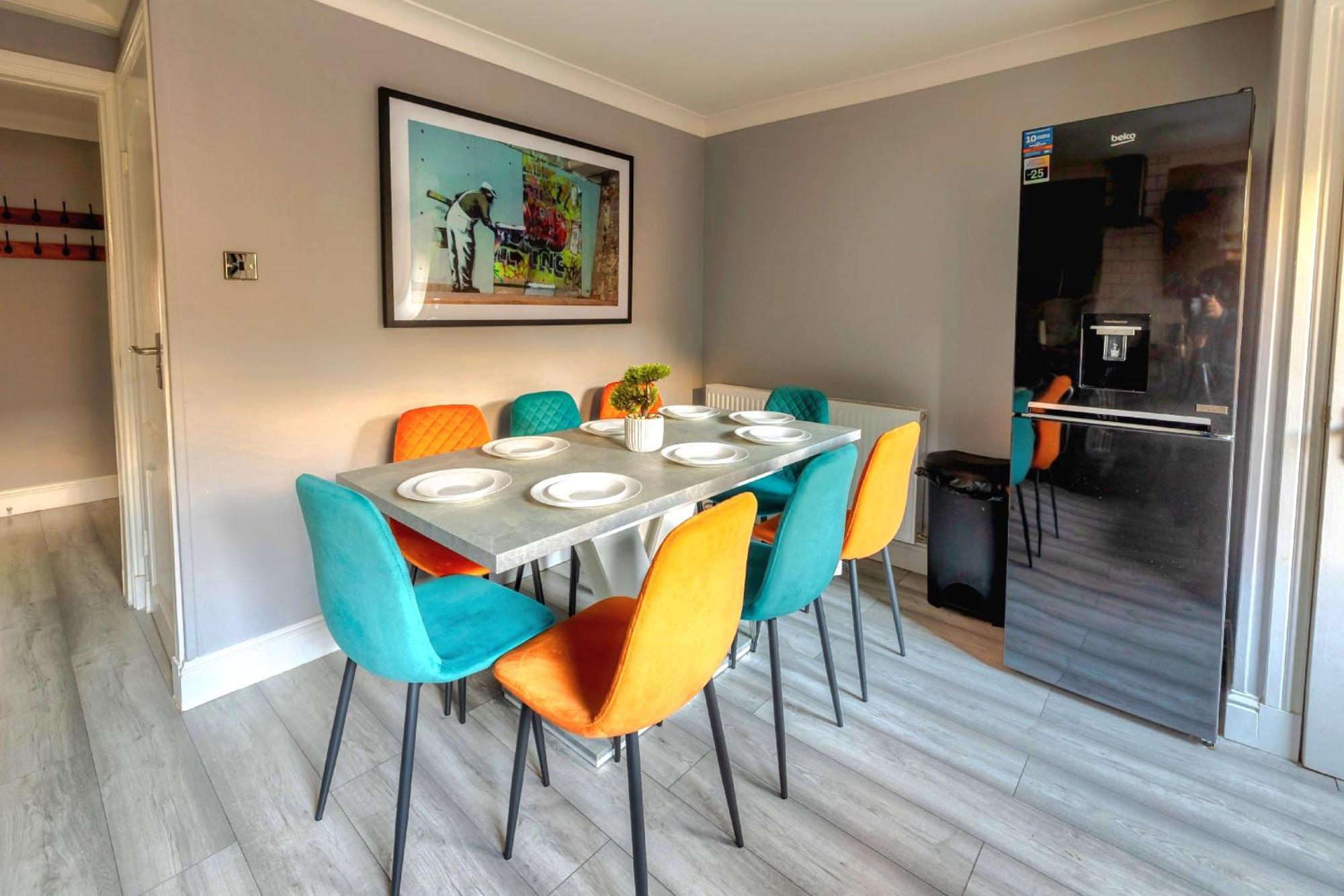 Cosy 4 Bedroom In - Free Parking Holiday home