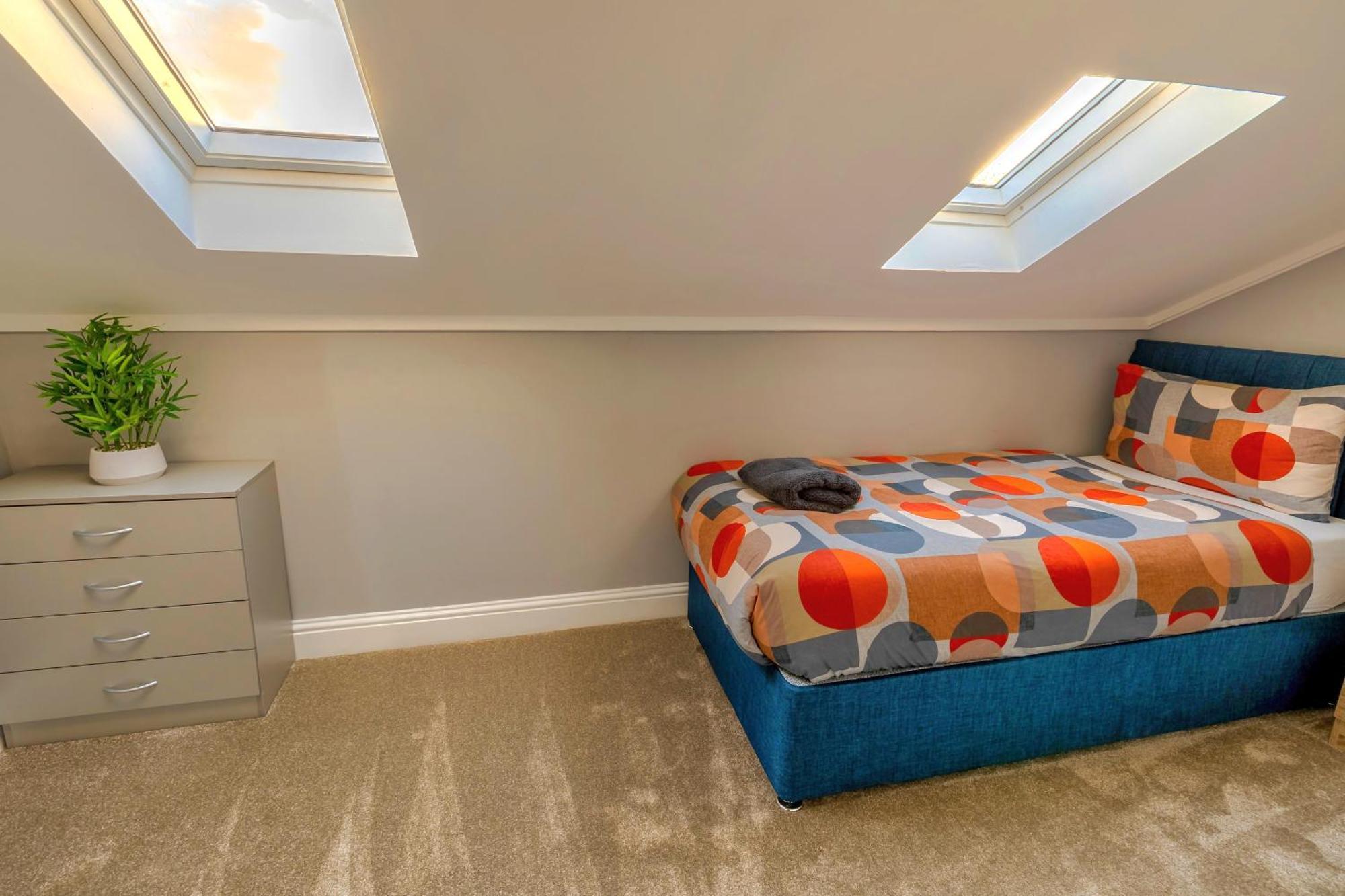 Holiday home Cosy 4 Bedroom In - Free Parking *