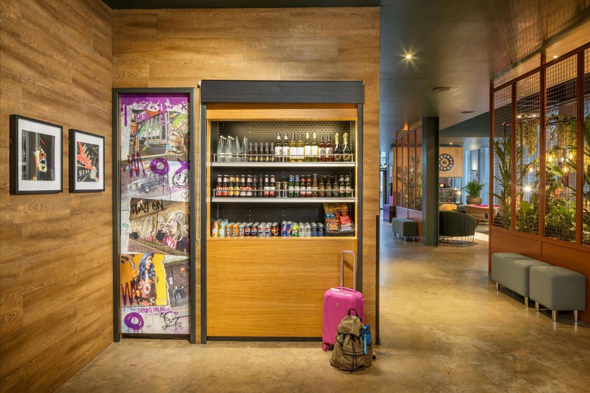 Moxy Merchant 4*