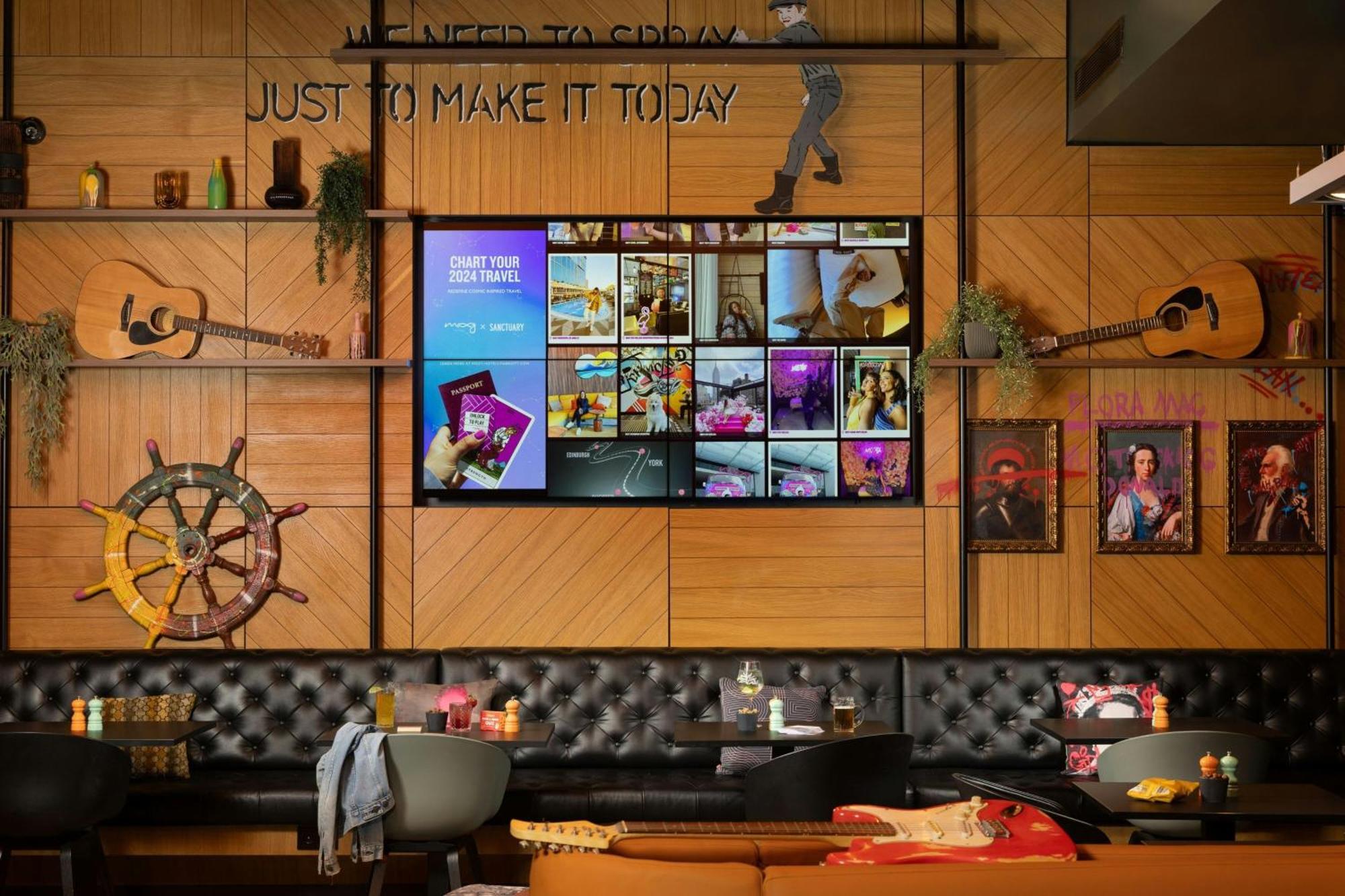 Moxy Merchant Hotel 4*