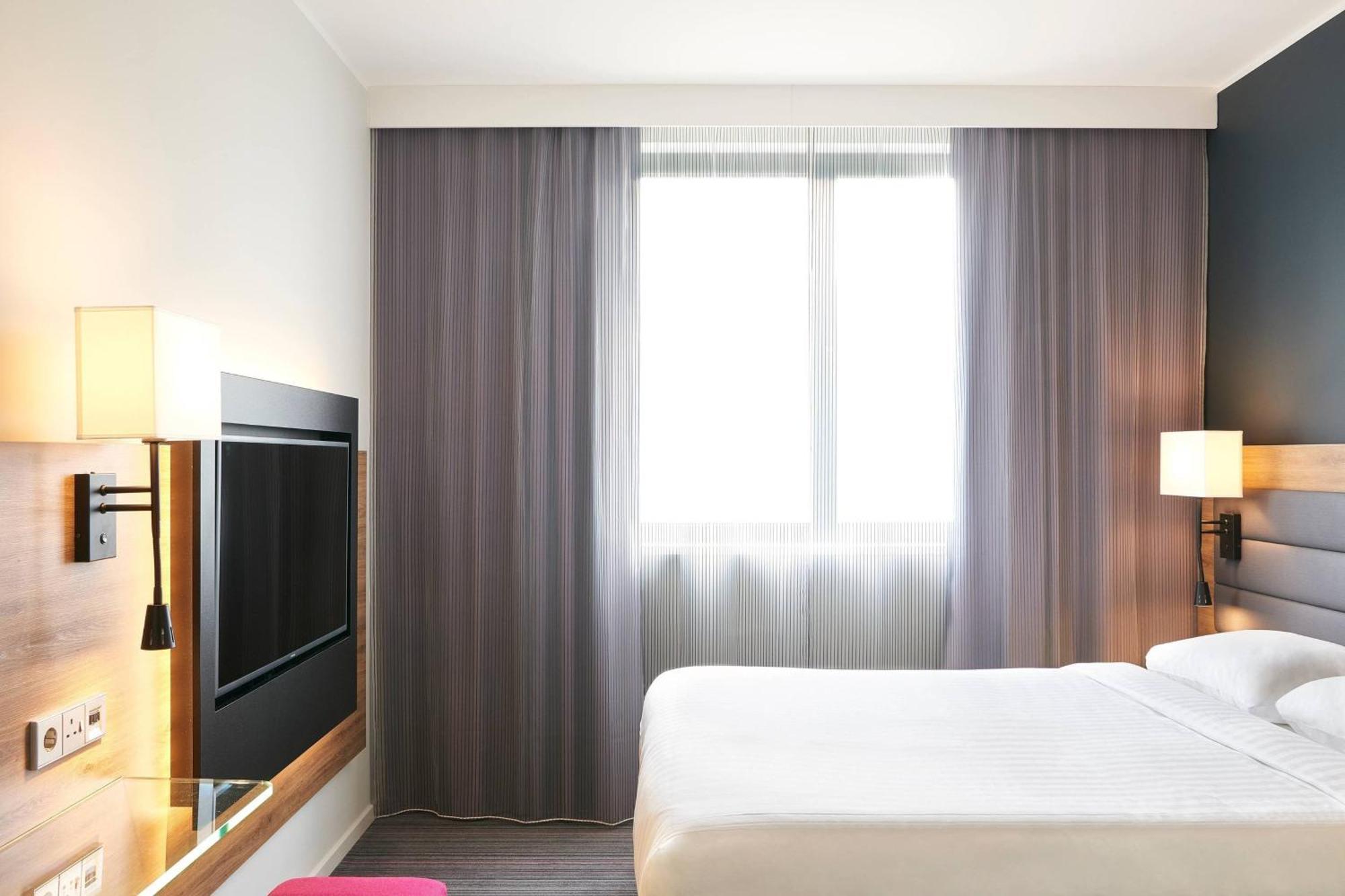 Moxy Merchant Hotel 4*