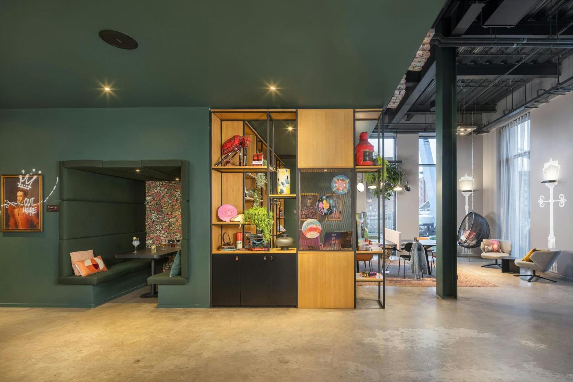 Moxy Merchant Hotel 4*
