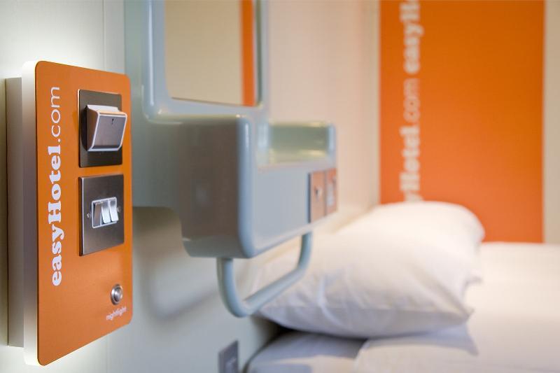 Easyhotel 2*