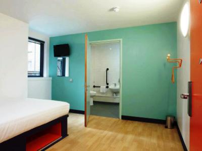 Easyhotel Hotel 2*