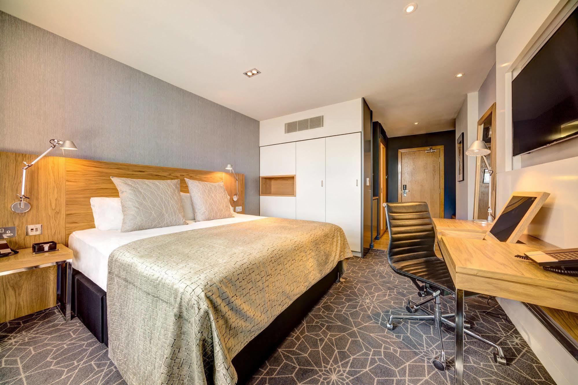 Hotel Apex Of 4*