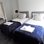 Penilee Upper Apartment