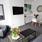 Penilee Upper Apartment