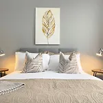 Queen Elizabeth Upper Apartment