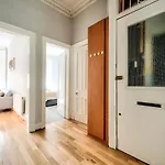 Pass The Keys Stylish 2 Bed In Heart Of West End