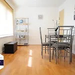 New Glasgow Family Home - Private Parking