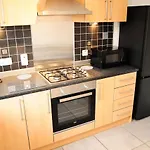 New Glasgow Family Home - Private Parking