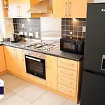 New Glasgow Family Home - Private Parking