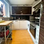 Kelvingrove 2 Bedroom Apartment - Private Parking