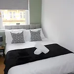 1 Bedroom Apt In Glasgow\'S Southside, Close To Bars And Restaurants