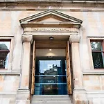 The Pipers\' Tryst Hotel