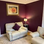 Cheerful One Bedroom Cottage With Parking Space.