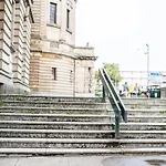 Charming Westend/City Centre Apartment