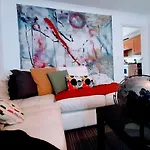 2Bed Guest Wing - Charming Glasgow Villa - Off M8 M80
