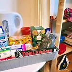 2Bed Guest Wing - Charming Glasgow Villa - Off M8 M80
