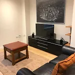 Apex Fox Street Apartment With Free Parking