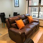 Apex Fox Street Apartment With Free Parking