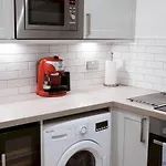 Pass The Keys Lovely Traditional 2 Bedroom Flat In West End