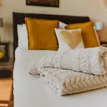 Lovely Bohemian Apartment In Heart Of City Life